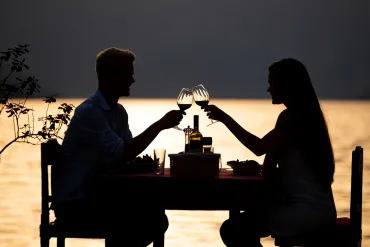 These are things to do in Puerto Vallarta, there are two persons having dinner at the beach